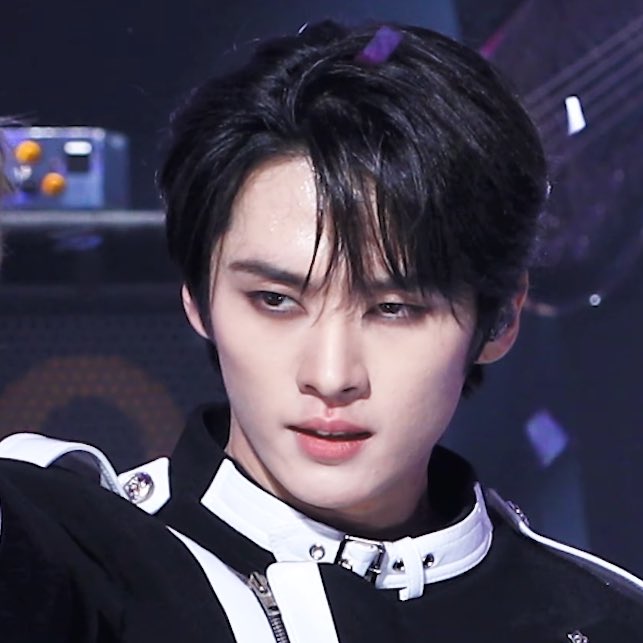 HIS FACIAL EXPRESSIONS ARE INSANE

#LEEKNOW #리노