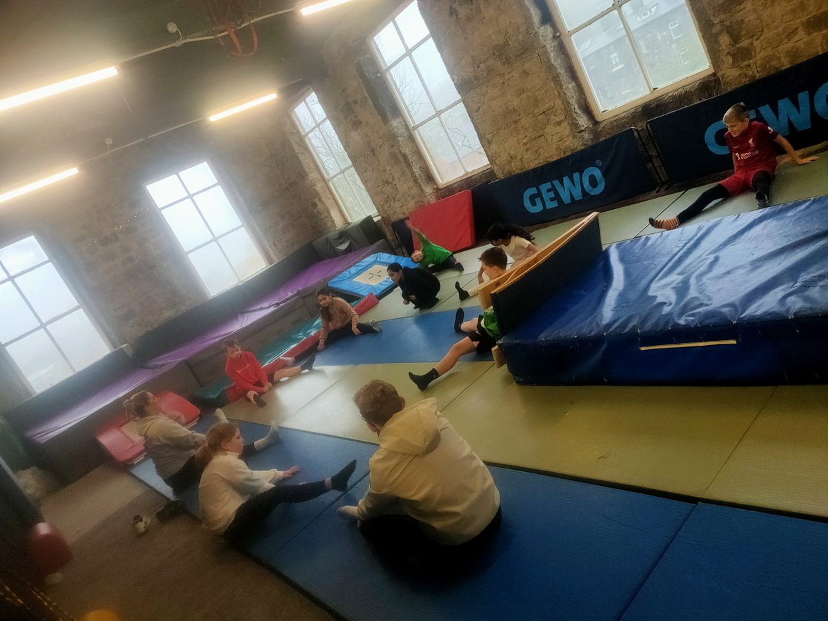 tagsprogramme's tweet photo. Thanks to @HAFCalderdale &amp; @CalderdaleFound for your visit this morning.
Hope you enjoyed our #cheerleading #gymnastics &amp; #football 
@educationgovuk #todmorden #halifax #calderdale https://t.co/oGSW9auchx