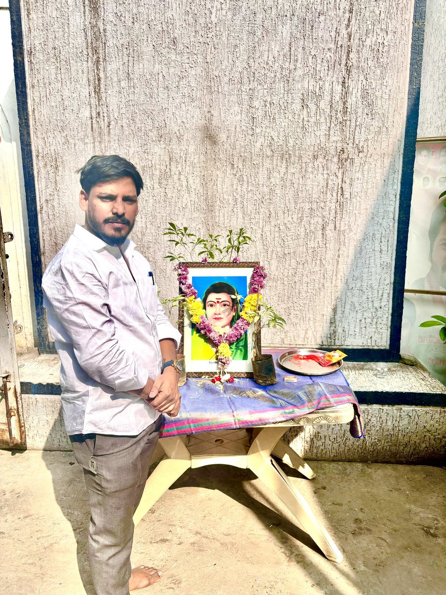 NeelamChiru's tweet photo. చదువులతల్లి మాత సావిత్రి బాయ్ పూలె గారి 193వ జయంతి సందర్బంగా నివాళులు అర్పించి యాదిచేసుకోవడం జరిగింది.. https://t.co/5l5cKP5TvB