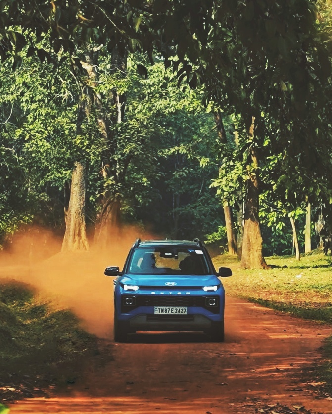 CarWale's tweet photo. Special Feature: With the prolific #HyundaiExter to drive us, of course we were going to make it out of the woods! Have you seen our #GreatIndiaDrive adventure yet?
Head to the CarWale YouTube channel now!

#TigerXExter #HyundaiGreatIndiaDrive #GID2023 #Exter #CWSpecialFeature https://t.co/xiBzWYY9PT