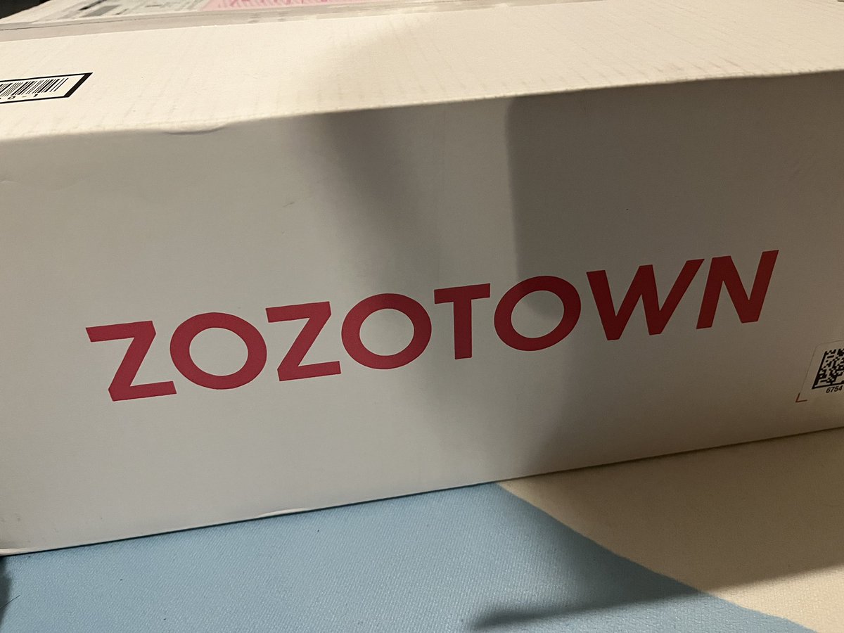 blaaacks's tweet photo. WYMのセールでいきなり白箱げっつん。
10万ポイント当たりますように。

#ZOZOTOWN  #ZOZOSALE箱CP https://t.co/ksL40dfCcj