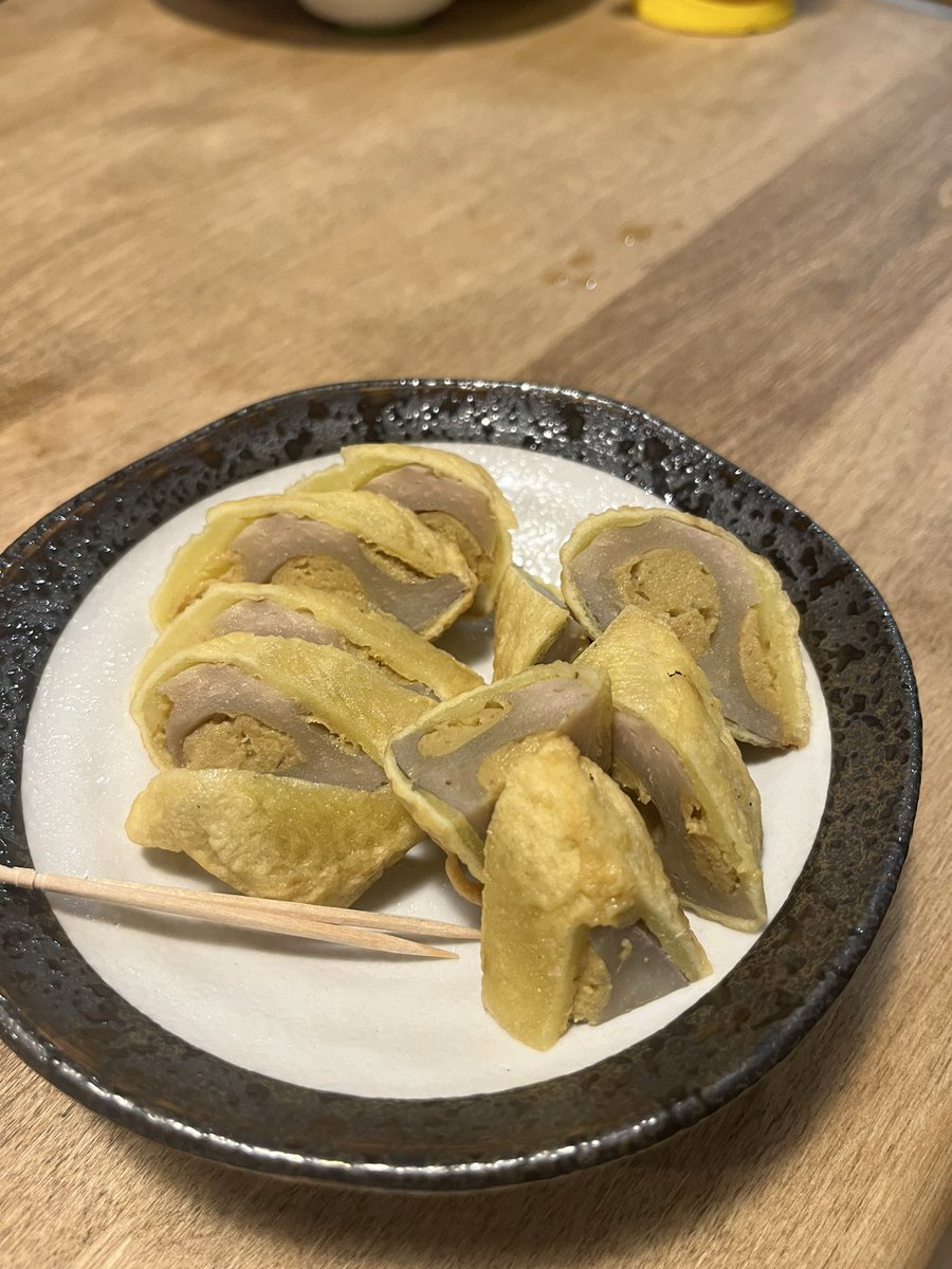 take38nao's tweet photo. 年末年始の恒例、辛子蓮根！
これに焼酎のお湯割りが堪らんす！
兄貴の同級生にも会えて、刺激を貰いました(^^)また買いに行きます！
#上田商店 https://t.co/knCI0AaKzf