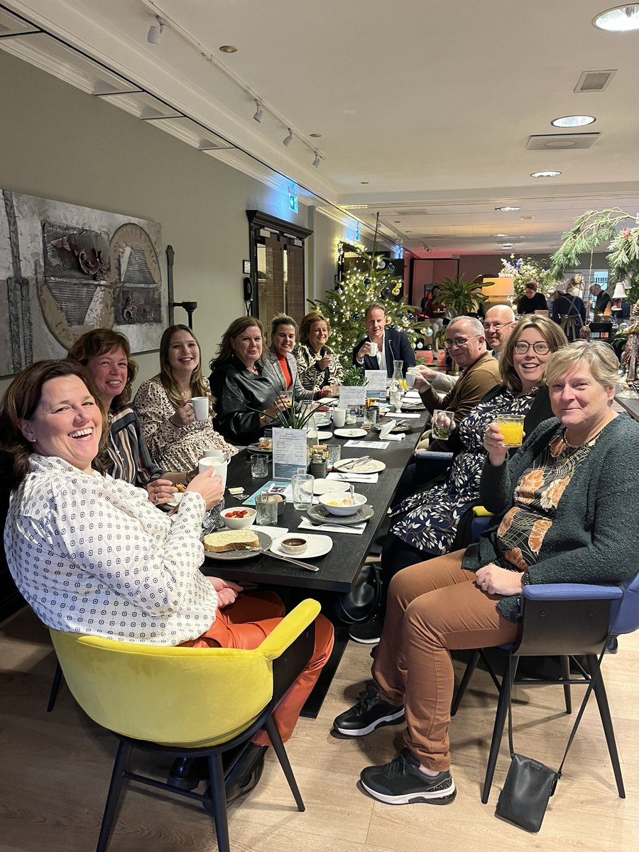 We hebben vanochtend met de collega’s geproost en ontbeten op 2️⃣0️⃣2️⃣4️⃣ 🍾🥂

Vanuit Postma Financieel Advies wensen we iedereen een gezond en gelukkig 2024 🥳🍾🥂🎆🍀

#postmaadvies #HappyNewYear2024  #wilmersberg #delutte #nieuwjaarsontbijt