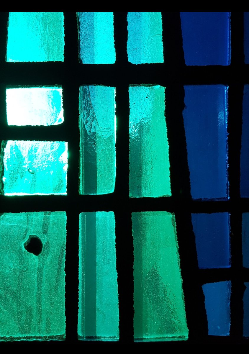 GeraldM64883070's tweet image. Details of the stained glass windows designed by John Piper and Patrick Reyntiens for the Liverpool Metropolitan Cathedral (Sir Frederick Gibberd 1967). #windowsonwednesday #brutalistarchitecture #stainedglasswindows #Liverpool