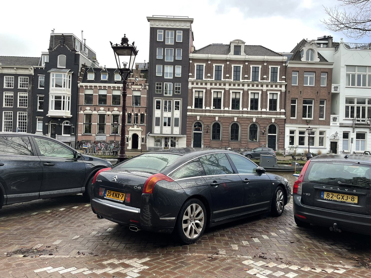 JonReay's tweet photo. #JustAmsterdamThings https://t.co/mGOBElTkjw