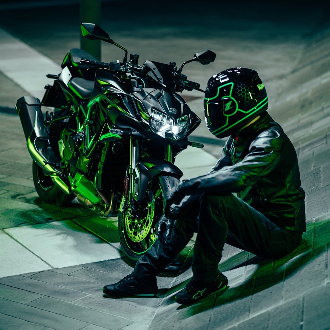 Kawasaki_News's tweet photo. What are your New Year's resolutions? 🎆 https://t.co/qnPwKL2g6H