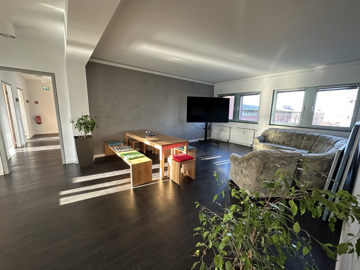 CONSILIOGmbH's tweet photo. Neues Jahr - neuer Standort: CONSILIO in Berlin 📍

Um mehr Nähe zu Kollegen und Kunden aus der Hauptstadt zu fördern, hat CONSILIO sich ein weiteres Zuhause geschaffen.

Vielen lieben Dank an die fleißigen Helfer für die Organisation 👏

#consilio #neuerstandort #happynewyear https://t.co/y1TZvcf8ri