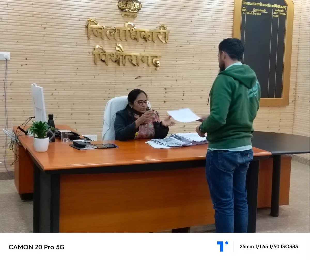 Rishendra_Mahar's tweet photo. यूथ कांग्रेस द्वारा एक ही तिथि 7 जनवरी को होने वाली USET और UKPSC (Aggriculture, Horticulture , Animal Husbandary) की परीक्षाओं से विद्यार्थियों को हो रही परेशानियों के चलते विधायक श्री मयूख महर जी और जिलाधिकारी के माध्यम से मुख्यमंत्री को ज्ञापन भेजा गया ।
#USET
#UKPSC https://t.co/H589OiknT7