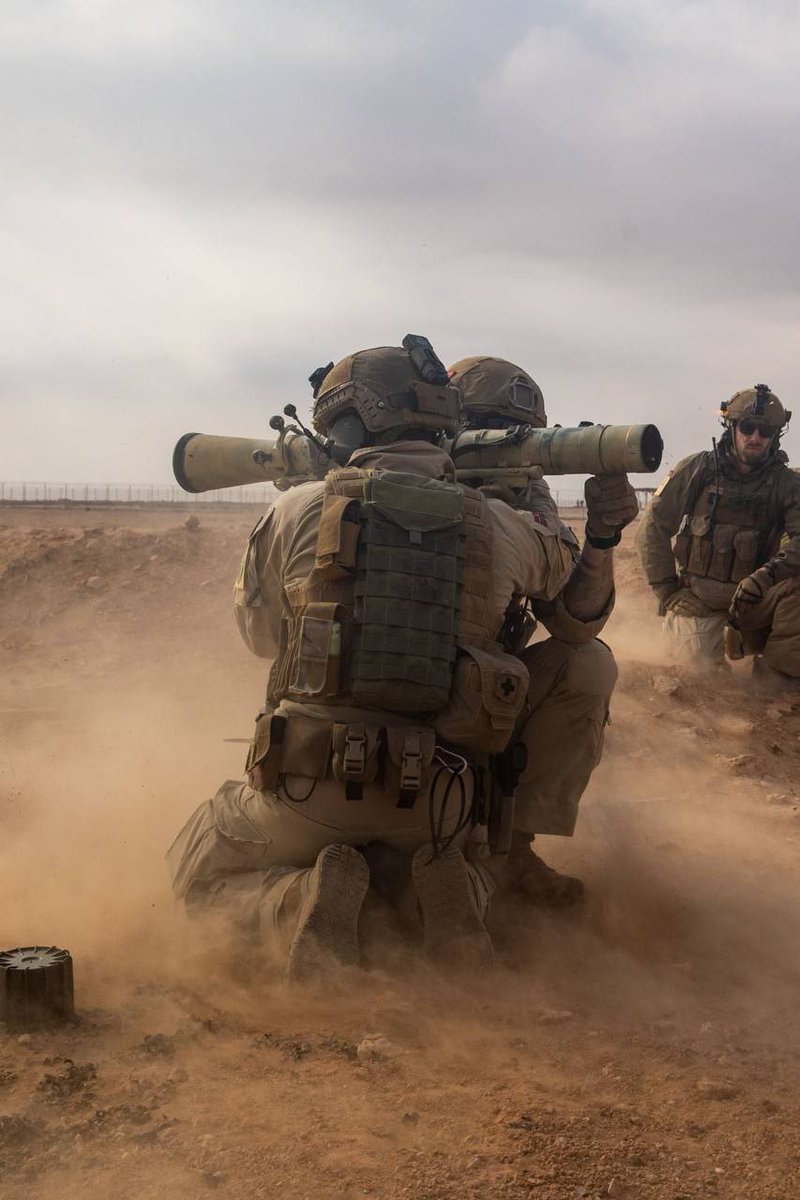 @BasharBashard26 قاعدة "عين الاسد" التحالف الدولي يبث مشاهد للتدريبات العسكرية بالاسلحة المتوسطة والثقيلة لغرض الاستعداد القتالي

وسط سكوت وخنوع فصائل المقاولة...