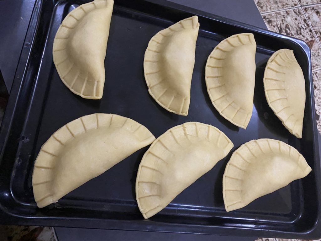 wahleederh's tweet image. I sell mouth watering pastries 
Location: minna
Please retweet and refer us
