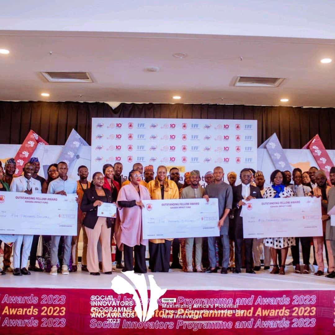 andikamagazine's tweet image. #Flashback2023

The young entrepreneur founder and CEO of Warrior Eco-Green Enterprise @WegeCompany , @JolisNduwimana , won a trophy and a sum of $5000 in Abuja Nigeria as an outstanding fellow and a Seyi Beckisteth award for a financial accountability. It was on Friday October…