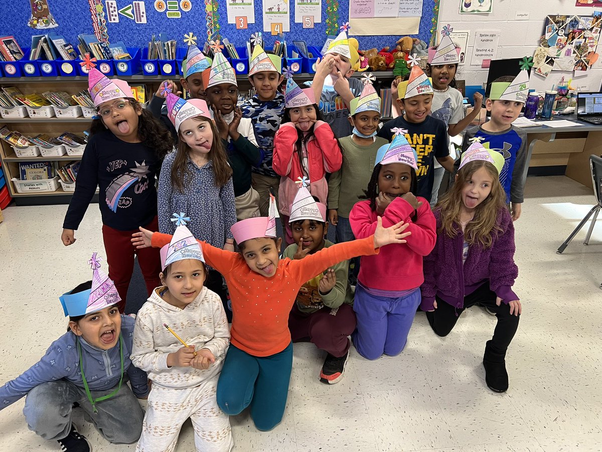 Anderson_Stars's tweet photo. Happy 2024! @Discovery_elem https://t.co/odBAZ9Nfgo