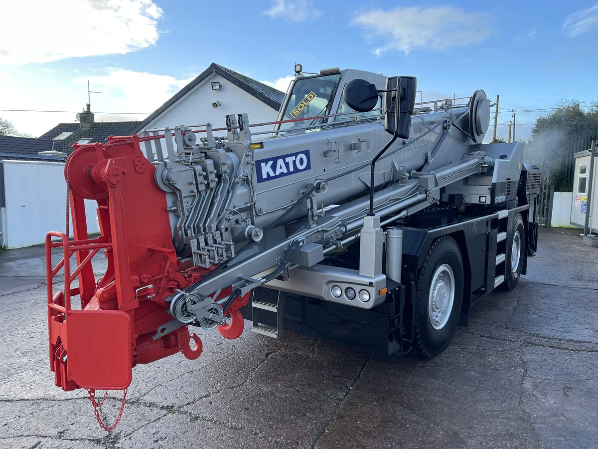 NEW YEAR - FIRST NEW CRANE SOLD AND OUT FOR DELIVERY ! - A new KATO CR-250Rv sold to the Acorn Group and set for a busy year at House Construction - thanking Danny and Edward for the business and delighted to have Acorn as another new customer 👍