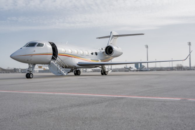 jetaviation's tweet image. Wherever you want to be, we are how you get there. 24/7. 

Model: Gulfstream G500
Seating: 13 passengers
Range: 5,000 nm | 9,260 km
Speed: 450 kts | 833 km/h
Endurance: 10:00 h

ow.ly/Hf3P50Qn7WR

#Aviation #FlyCharter #BusinessAviation #BusinessJets #CharterWednesday