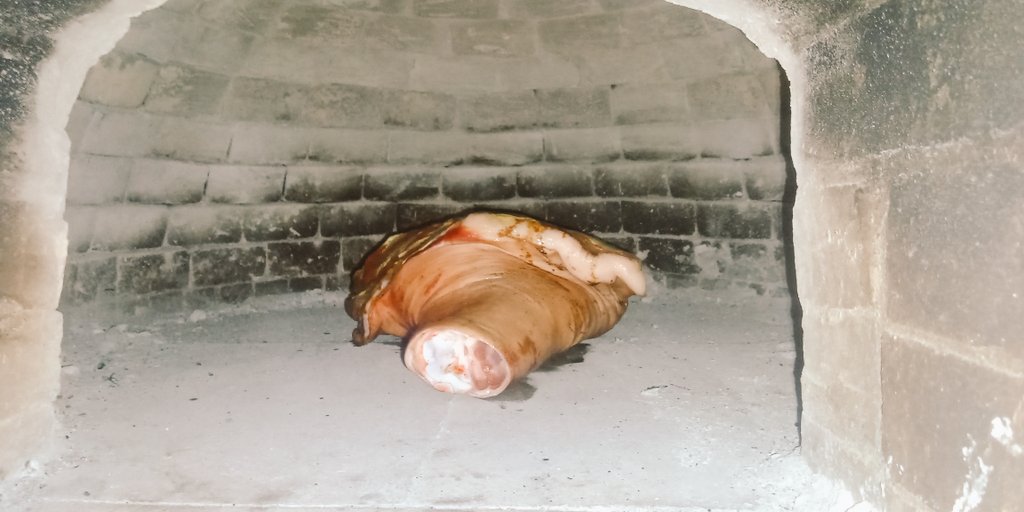 detout_unpeu's tweet image. Pork shoulder on #WoodFiredOven 
18h in Bread Oven 🔥
Very long and slow cooking !

#WoodFiredCooking
#BreadOven
#Fourapain
#PlatOriginal