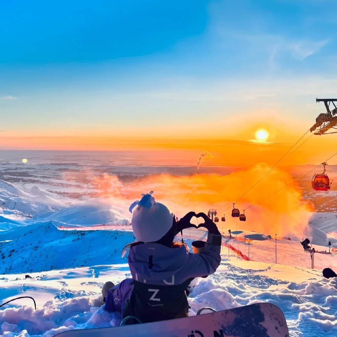 雪降ったって聞いたら早くスキーしたくなる🎿
今年はもっと上手くなりたいなぁ！！
去年思い切って買った
お気に入りのティートンのTB パンツも早く履きたい◡̈⃝︎⋆︎*
#스키
 #스키샵 
#스키리조트 
#스키
 #겨울데이트
 #보물소녀
 #스키리조트
 #스키
 #겨울데이트
#겨울여행지
 #겨울여행
