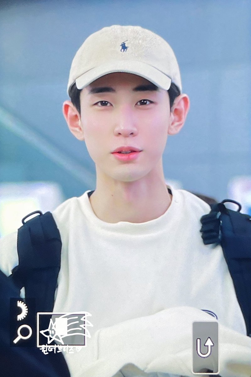 Pr**240103 인천 출국

선배님 잘 다녀와~~

#VAV #Lou #로우 #김호성 #호성 #2m
#브이에이브이