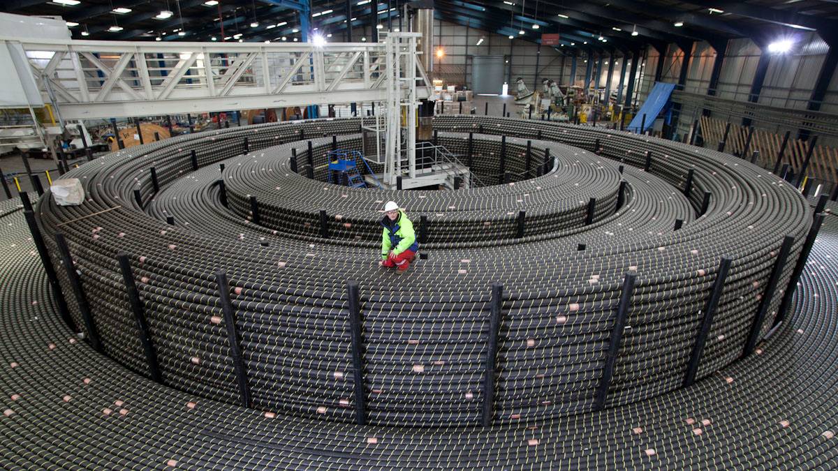 PDPorts's tweet photo. JDR Cables extend contract with PD Ports giving 15 year long-term commitment to Hartlepool renewables hub, securing 280 jobs and continuing its position at the heart of a growing offshore and renewables cluster.

https://t.co/MWnH6okUDi

@ConnectwithJDR 

#Investment #Teesside https://t.co/rnFRMwhsxe