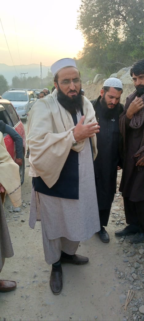 باجوڑ، تحصیل لوئی ماموند کے علاقہ برکمر میں جے یو اۤئی کے امیدوار پی کے 19 قاری خیر اللہ کے گاڑی پر بم دھماکہ ۔ قاری خیر اللہ محفوظ ہے الحمدللہ