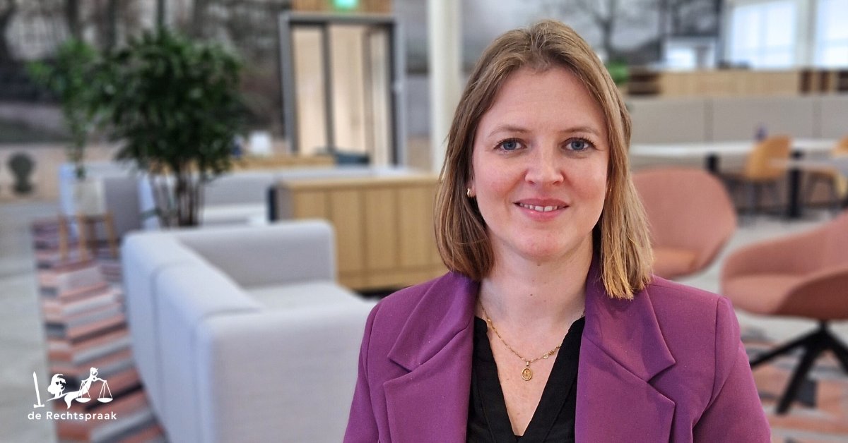 🔔 Het is weer mogelijk te solliciteren voor de opleiding tot rechter of raadsheer! bit.ly/rio-rhio
Solliciteren kan tot 14 januari. 👇👩‍⚖️ 📸= Maaike is raadsheer in opleiding, met een achtergrond als familierechtadvocaat.