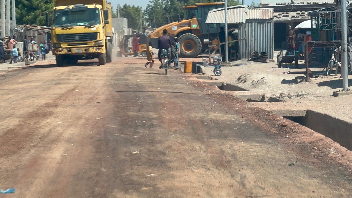JibrinMakinta1's tweet photo. 10.5km road and drainage at Bolori 2 ward Zajeri, Bayan Texco, Bulabulin, and Ngrannam communities'

Bolorill Youth Development Association #BYDA And the good people of Bolori ll ward have shown their warmest appreciation to the Executive Gov.of Borno State,Babagana Umara Zulum. https://t.co/mnpDgYTrMw