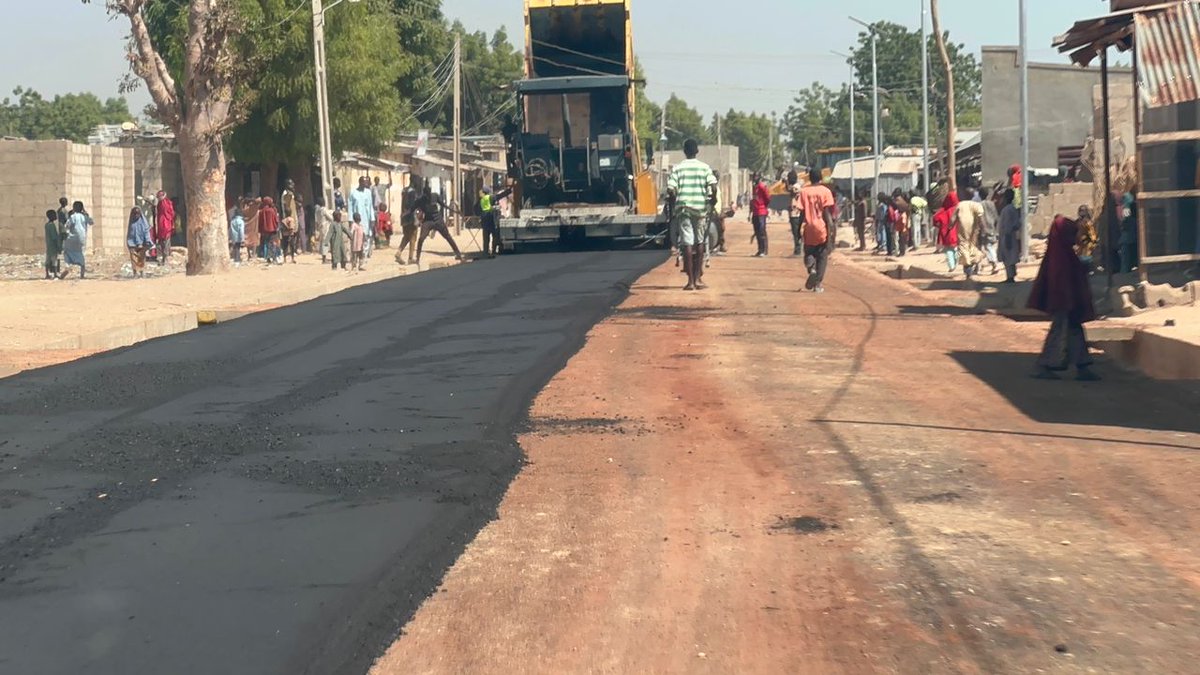 JibrinMakinta1's tweet photo. 10.5km road and drainage at Bolori 2 ward Zajeri, Bayan Texco, Bulabulin, and Ngrannam communities'

Bolorill Youth Development Association #BYDA And the good people of Bolori ll ward have shown their warmest appreciation to the Executive Gov.of Borno State,Babagana Umara Zulum. https://t.co/mnpDgYTrMw