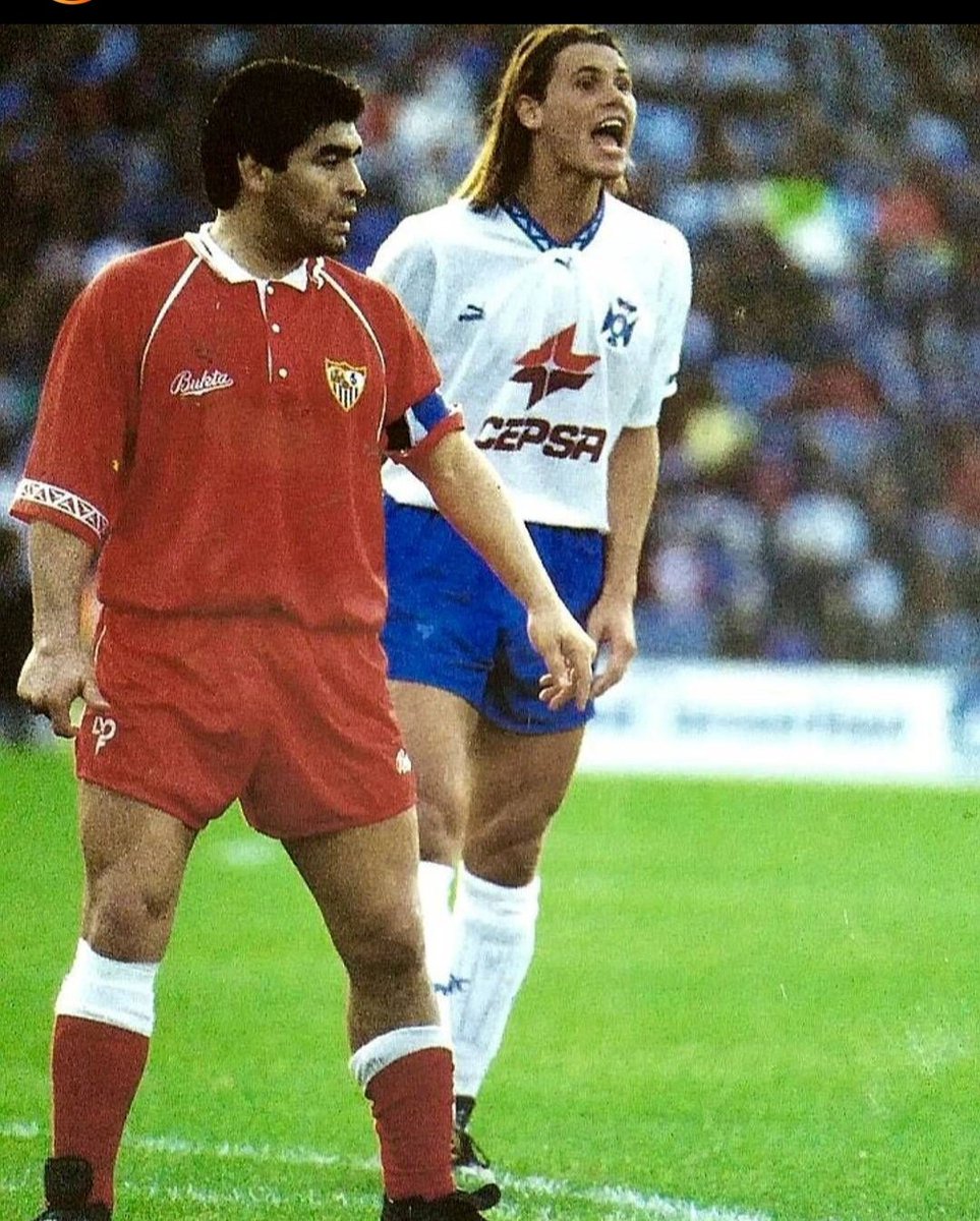 nicozmener's tweet photo. #AAAJ
#Bichoretro
Un 3/1/93 se jugó un Tenerife-Sevilla con 4 protagonistas que vistieron la del bicho: Fernando Redondo, Ezequiel Castillo y Oscar Dertycia jugaban para el local mientras que Diego Maradona vestía la camiseta de la visita. Ganó Tenerife 3-0 y Diego fue expulsado. https://t.co/Cm8y8wDfdx