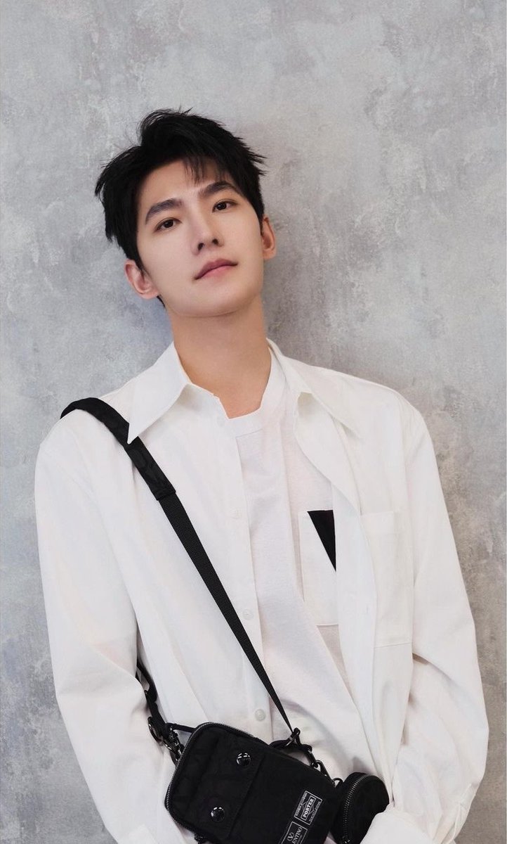 yangyang_tweets's tweet photo. 【240103】#YangYang shares new snaps on instagram for Valentino

"New🖤🤍
#ValentinoGaravaniAndPorter"

🔗: https://t.co/LGNrVKPXfq 

#杨洋 #YangYang杨洋 #หยางหยาง https://t.co/sjuUrLPNrn