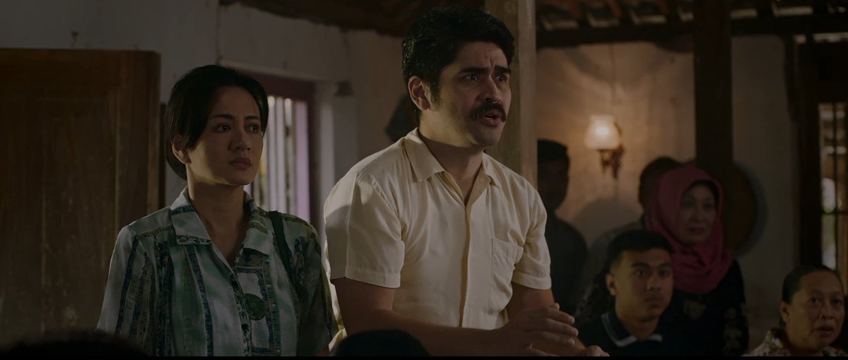 HabisNontonFilm's tweet photo. First Look SINDEN GAIB garapan Faozan Rizal.

Film pembuka universe horor baru, "Jagat Alam Gaib". Diangkat dari kisah nyata di Trenggalek, Jawa Timur. Ada yg pernah tau ceritanya? 

Segera di bioskop. Ada videonya di reply 👇 https://t.co/EFoLjiF9os