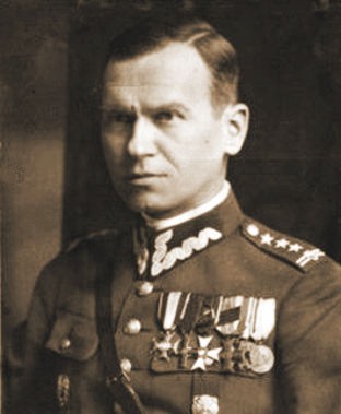 Gen. Tadeusz Pełczyński served as the Home Army chief of staff during WW2, playing a crucial role in coordinating resistance efforts against the Germans, and planning the #WarsawUprising. After the war, to evade Soviet persecution, he stayed abroad, where he died #OTD in 1985.