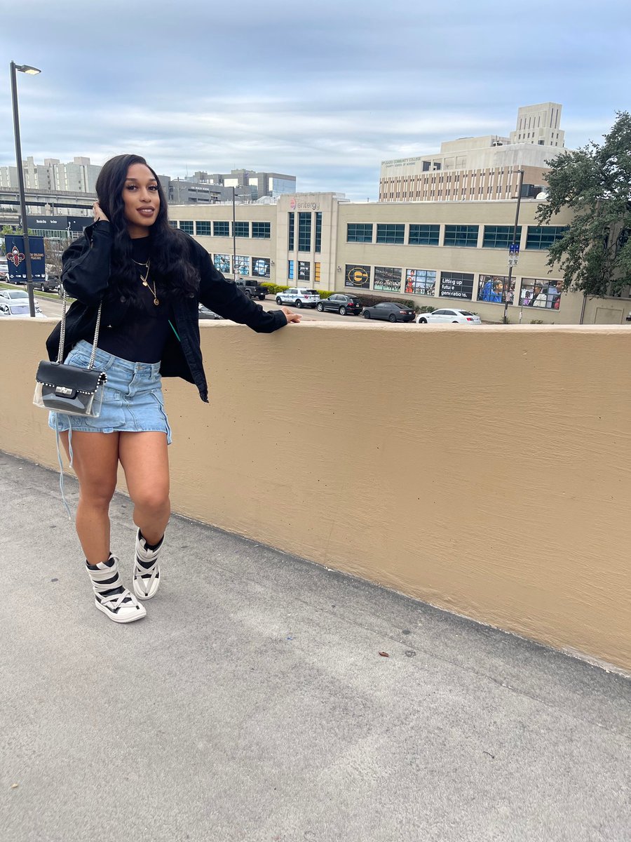 She know she bad 💕❤️