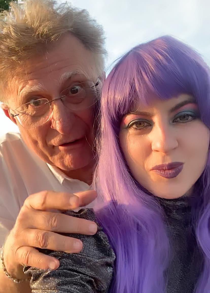 robertagiallo's tweet photo. da oggi on line il videoclip di #CiSalverannoGliAlieni - nel cast zio @RedRonnie  https://t.co/V7Jyw7MOOj https://t.co/8Lcqnf2Fkt