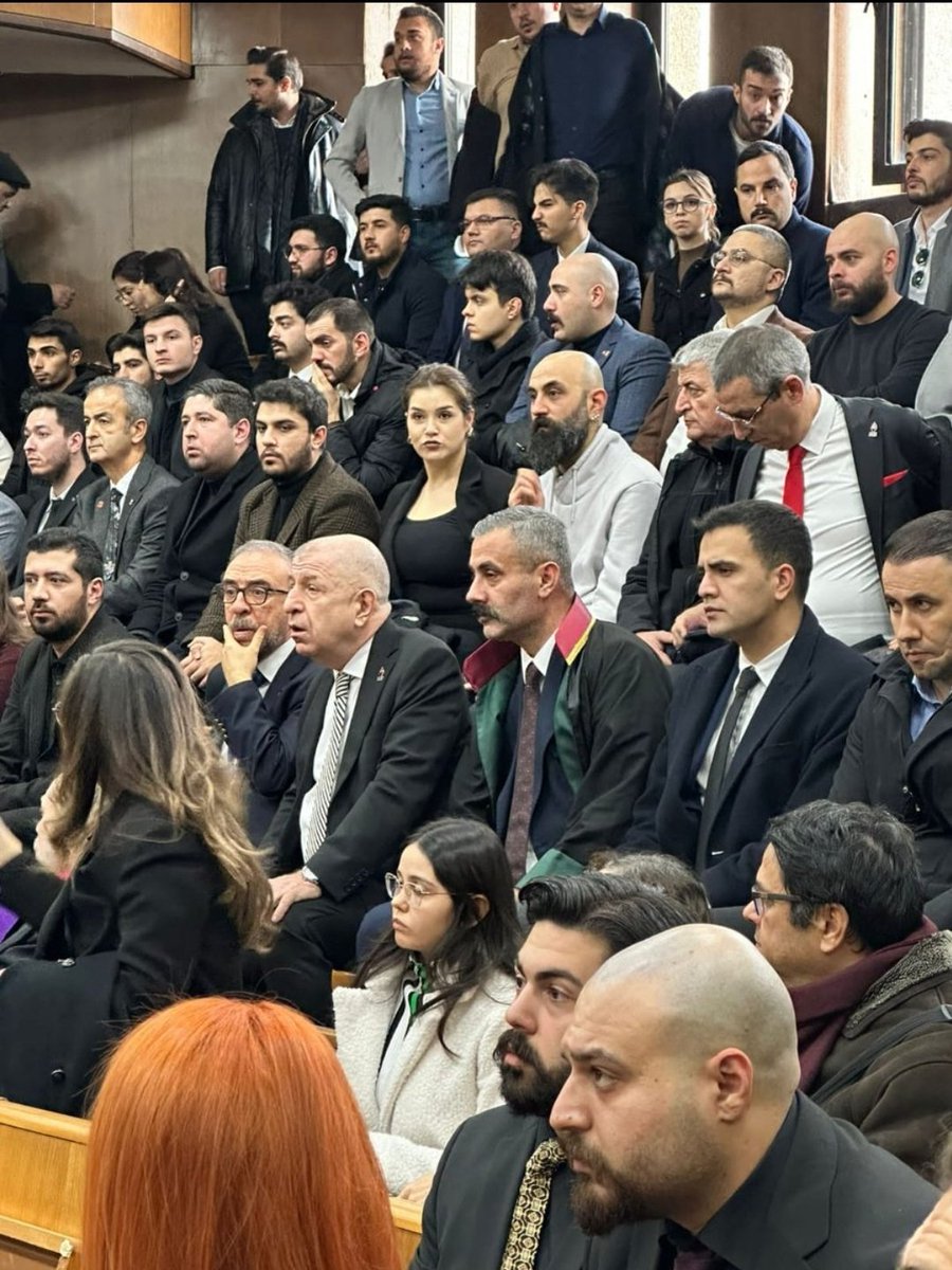 Çıkar gruplarının desteği için değil, Türk milletinin hakkı hukuku için siyaset yapan adam. 
Verdiğimiz oy sonuna kadar helal olsun. Yüzümüz yere eğmedi ya, bu bizim için yüzdelerden çok daha önemli. 
@umitozdag @SevdaGulTuncer @betulazraa @habermesale @MetrukHaber