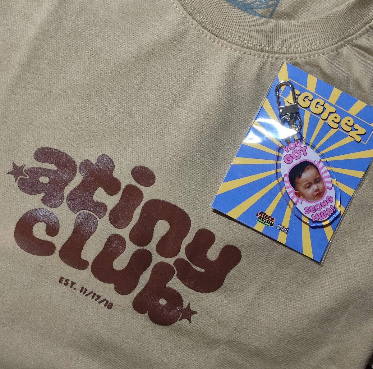 useesky_'s tweet photo. Happy mail from @foratinystudio 🫶🏻✨
Thank you for the Eggteez keychain its so cute 😭 then di ko na talaga pinalagpas mag pabudol pa sa Shirts nila kasi napaka ganda ng design and color 🥲💖
#8tinythinks #gift48tiny https://t.co/mc1DGb298V