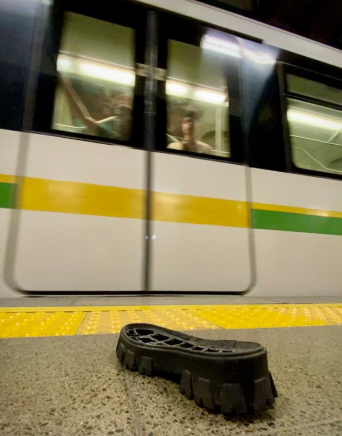 ¡Buenos días! 🌄

Deseamos que tengan una gran jornada, especialmente este viajero que inició el día pisando fuerte; dejando huella 👟 en nuestro Sistema. 🚈

#FelizMiércoles #CulturaMetro💚 
📸<a href="/VelasquezMao/">Mauricio Velásquez</a>