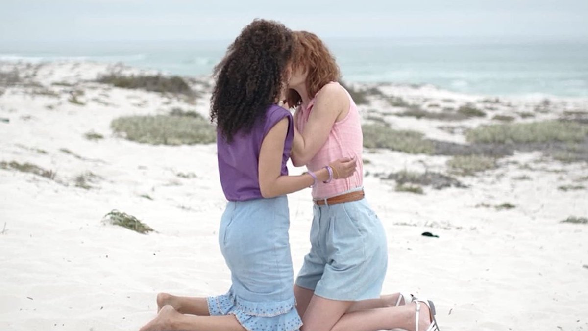 TheCinesthetic's tweet photo. black mirror: san junipero (2016) https://t.co/Qd54SosAr4