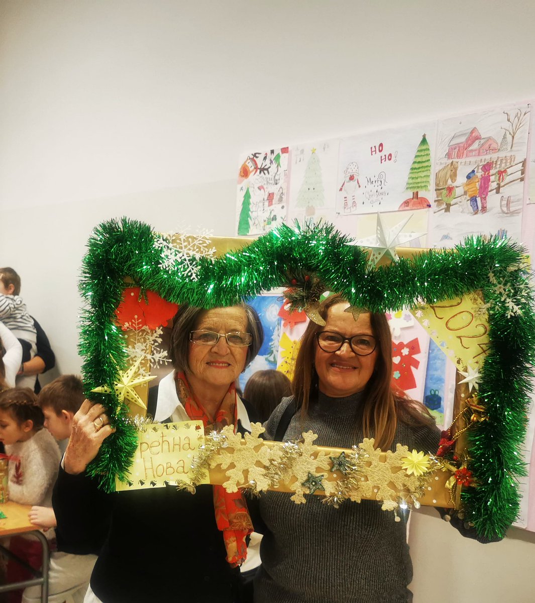 ObrazovanjeOrg's tweet photo. Na ovaj način je cela lokalna zajednica ušla u novu godinu u duhu zajedništva i solidarnosti. Srećna Nova  #NARNSobrazovanje🎄🎀✨ https://t.co/2sym8VUOHm