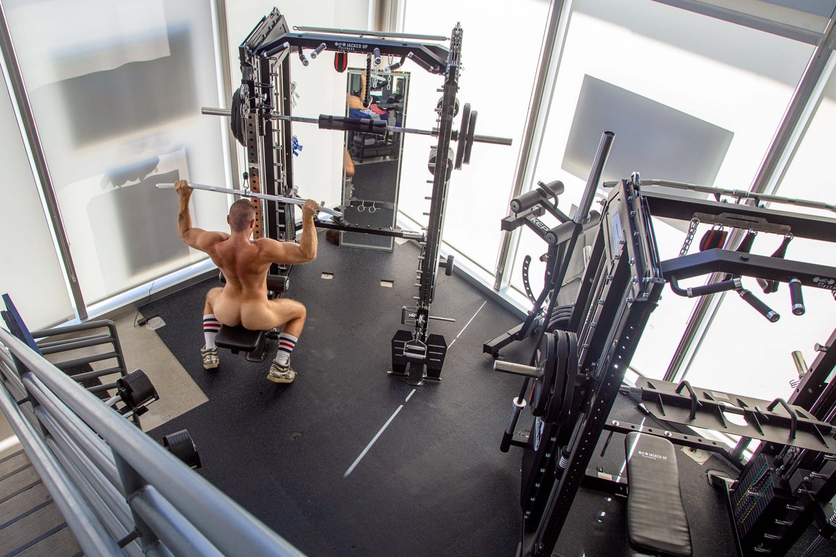 A shoot with <a href="/DaddyJackAndy/">DaddyJackAndy</a> at his gym in LA