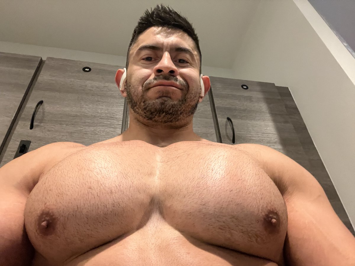 mateomuscle69's tweet photo. Here’s how the pecs look with an actual pump. I can’t even bounce them at this point. So full of blood. https://t.co/Vb2n50iOcD