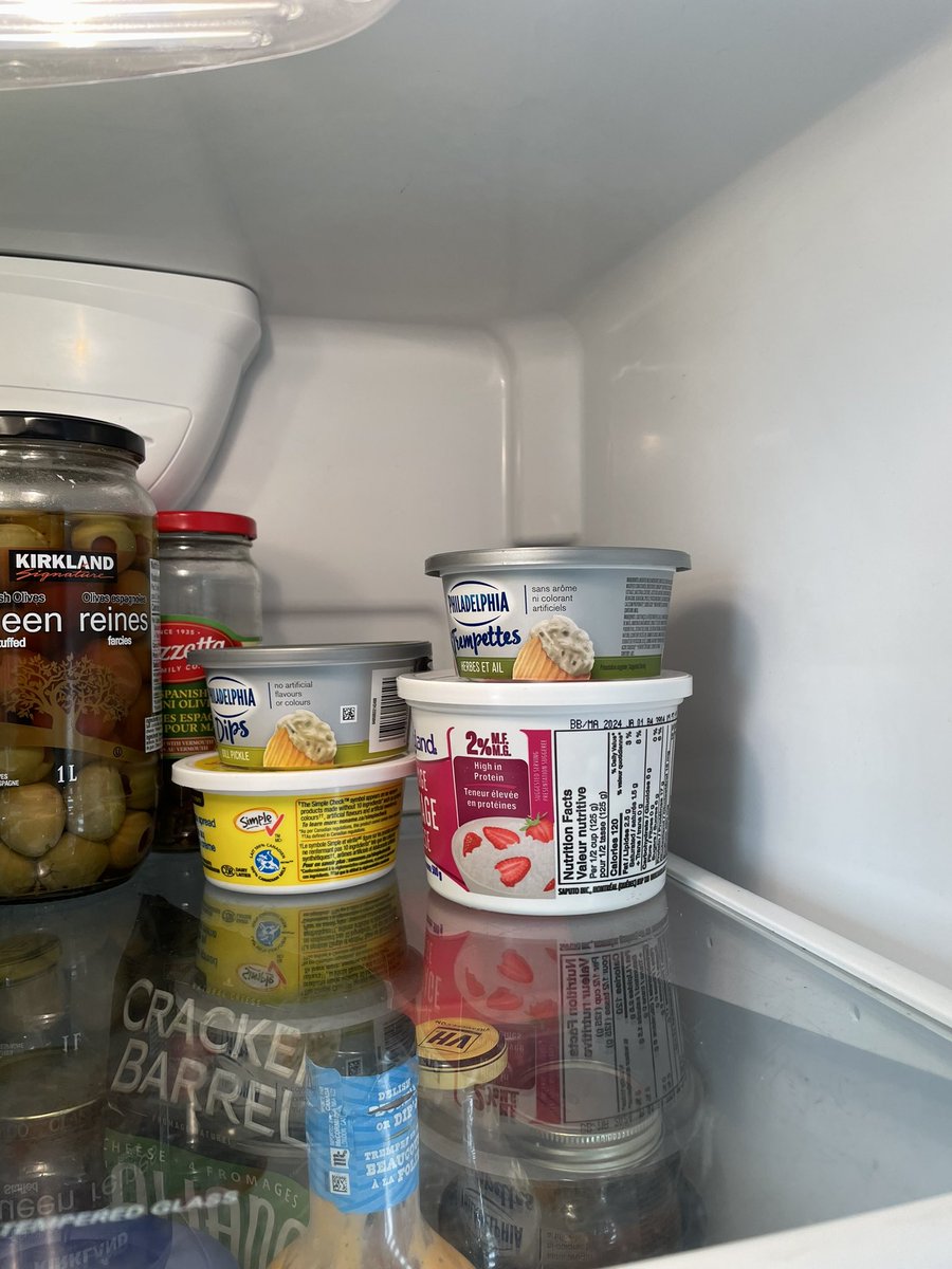 Hey # philadelphiadip this is unacceptable dressing up garlic and herb dip to appear as the untouchable Dill Pickle. You need to put a bid notification on the poorer garlic&amp; herb product to make sure we don’t accidentally buy you. 
#onlyoneoftheseisdillpickle