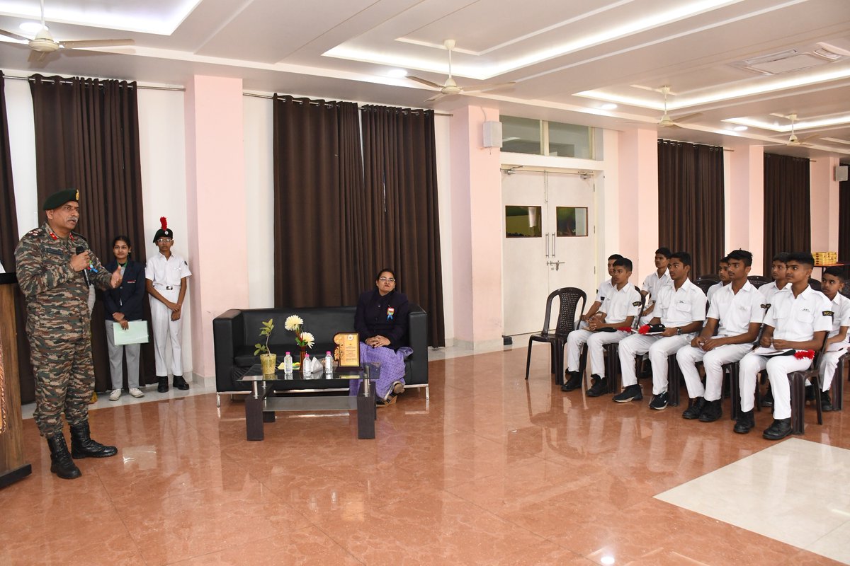 navalunit's tweet photo. Brig AG Barbare , Group Cdr , Jabalpur NCC Grp visited Stemfield International School today , interacted and motivated Naval NCC Cadets, shared his experiences and life lessons . https://t.co/VxOCFKADK5