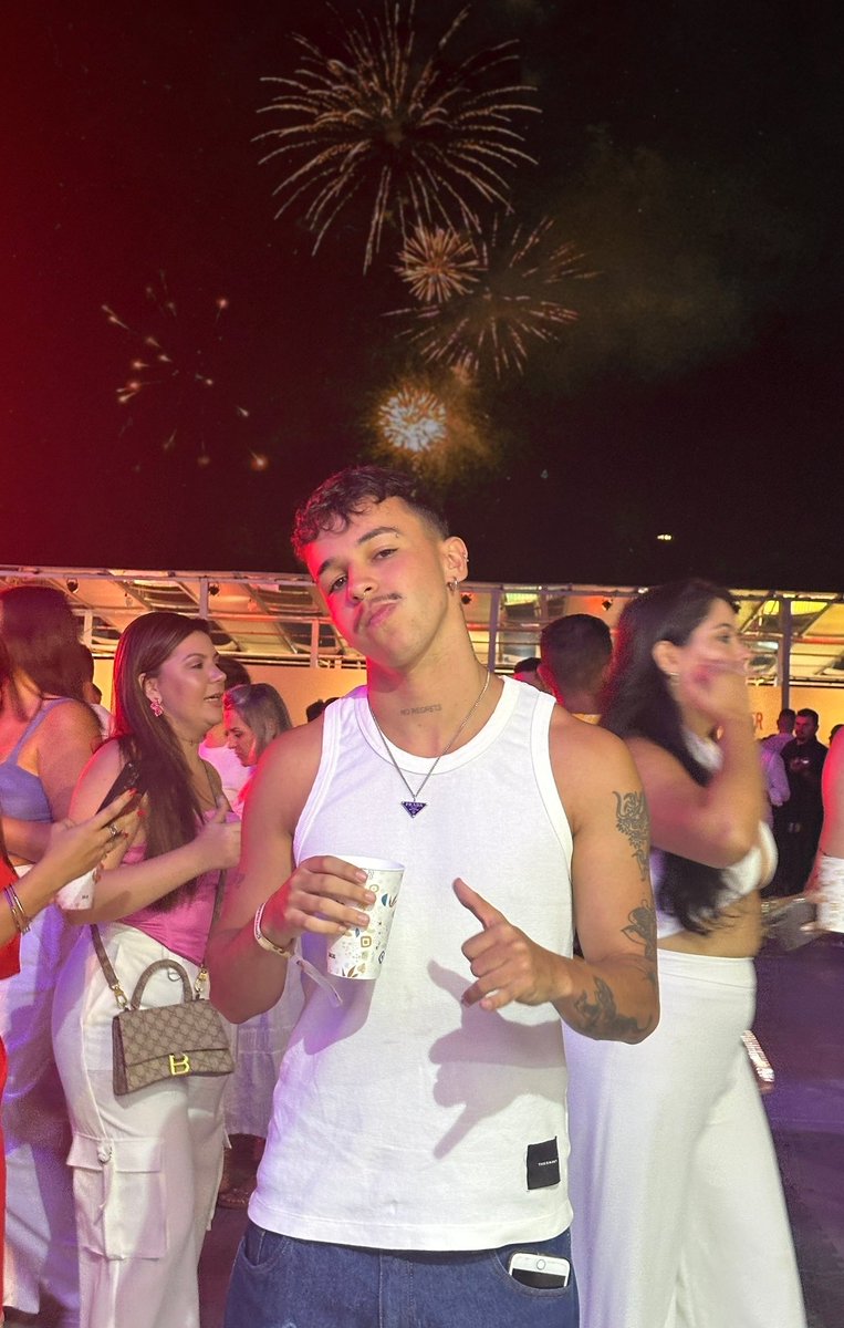 AllvesJacksonn's tweet photo. @lazarouai Esses fogos são silenciosos. https://t.co/N4D4BFGtnb