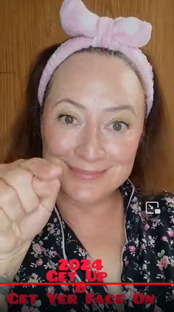 Cherelynn's tweet image. #2024 #GRWM  Get up and git yer face on! 
youtu.be/7zIFlu96ESI?si…

#BblogRT