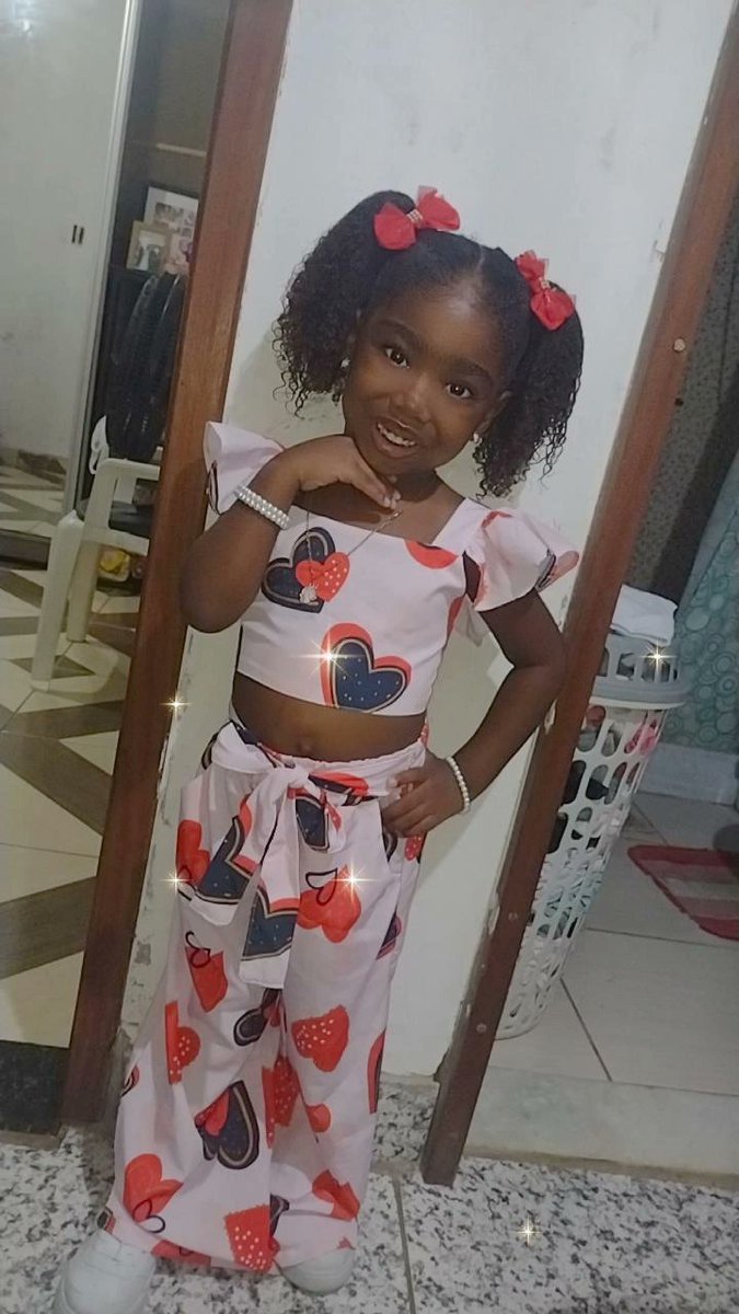 ThatyFloris's tweet photo. Ela é a minha a razão do meu viver 🥰🥰
#minhapretinha #minhafilha #meuamor https://t.co/U1qxc1HbYp