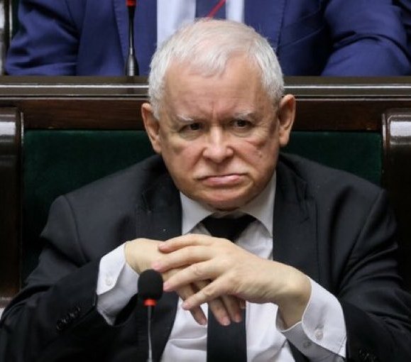 Mariomario694's tweet photo. Czy jak Prezes nigdy nie widział nagiej kobiety to znaczy, że nagie kobiety nie istnieją?? 🤔🤔🤔🤔 https://t.co/IxXo6iO6mA