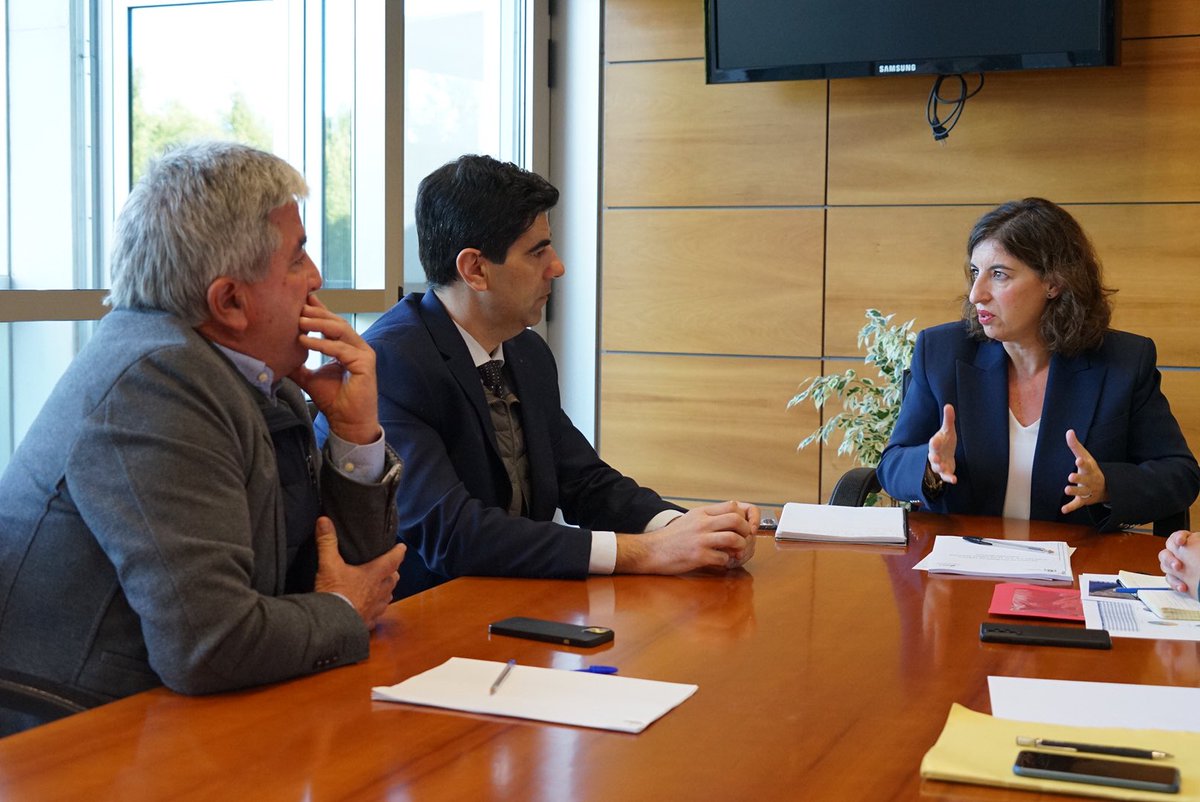 FranSantosCoin's tweet photo. ✅ La seguridad vial en la A-355 nos preocupa y nos ocupa. Hoy he mantenido una reunión en la Jefatura Provincial de Tráfico de Málaga para analizar la situación y ver las medidas coordinadas entre Junta y Tráfico que ya se están implementando y las que se tomarán #Coin #CoinMLG https://t.co/RBEkHMaluC