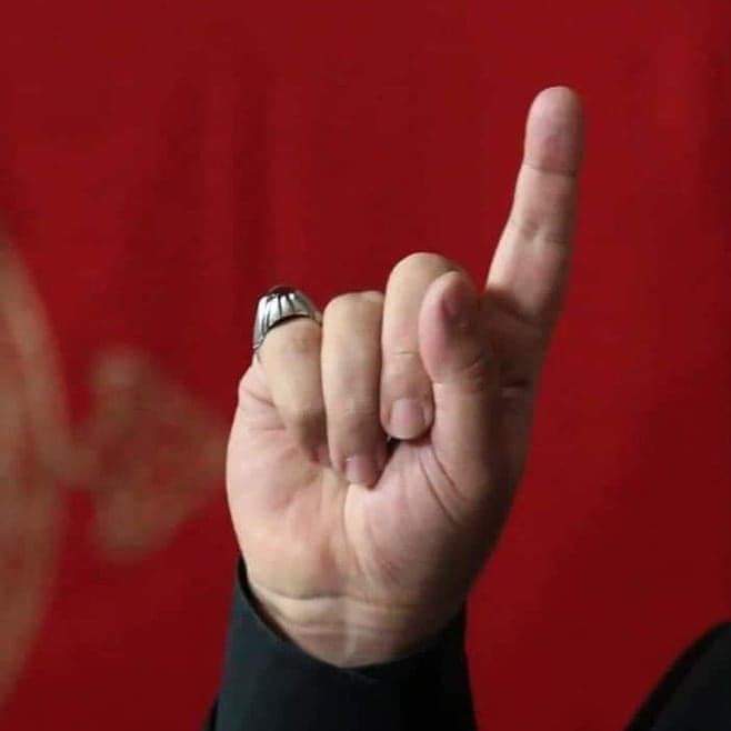 كيف تنجو من فتن آخر الزمان؟
أراقب هذا الإصبع ، حيثما دار أدور.
#أمرنا_أمر_القيادة