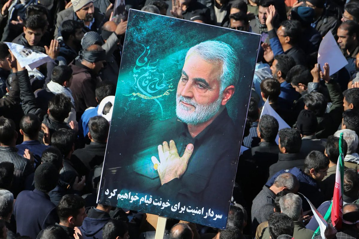 opinionmediatic's tweet photo. Decenas de personas murieron en Irán en explosiones cerca de la tumba del maestro de espías
Las explosiones, según los medios estatales de #Iran tuvieron lugar en una ceremonia en conmemoración del General Qassim #Suleimani, el máximo comandante asesinado en un ataque con aviones no tripulados estadounidenses hace cuatro años. 🧵👇🏻