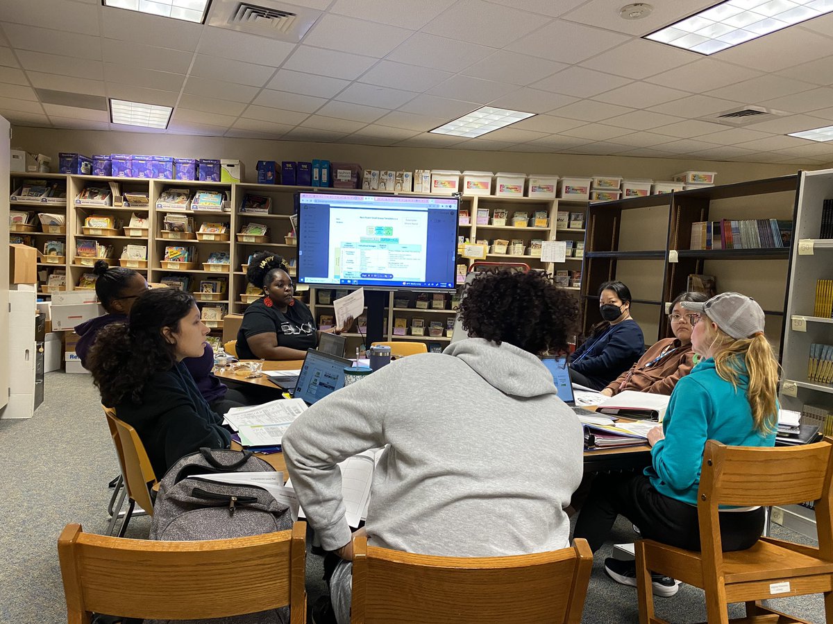 MahanayLibrary's tweet photo. @MsHannahRocks and the First Grade team are having great collaborative conversations! #GAMEOnMahanay @MahanayStars https://t.co/xl8DhUOt09