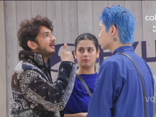 JThakers's tweet photo. Why is #MunawarFaruqui saying "Isski Shakal Dekh kar," which means "by looking at his face" referring #Aoora, Is'nt it a racist remark on #Aoora by munawar ? @ColorsTV #BiggBoss17? https://t.co/5kKSltZGcg